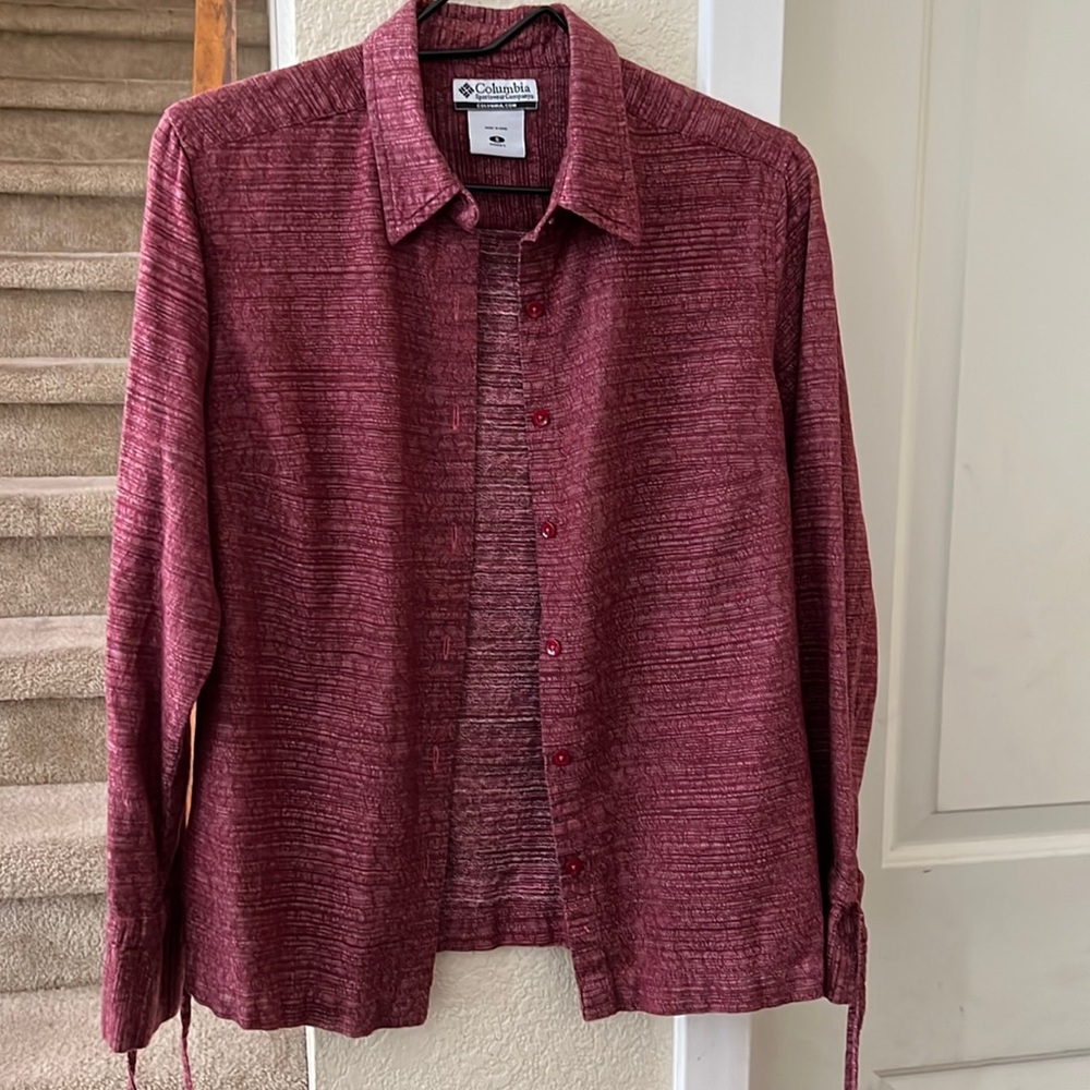 Columbia Form Fit Button Down Top